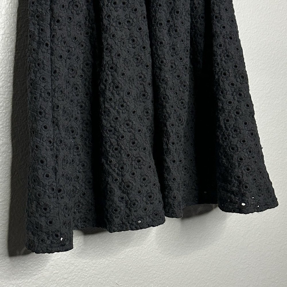 XXI Sleeveless Black Dress With Cut Out Circles and‎ Embroidery Size Small - Picture 9 of 11